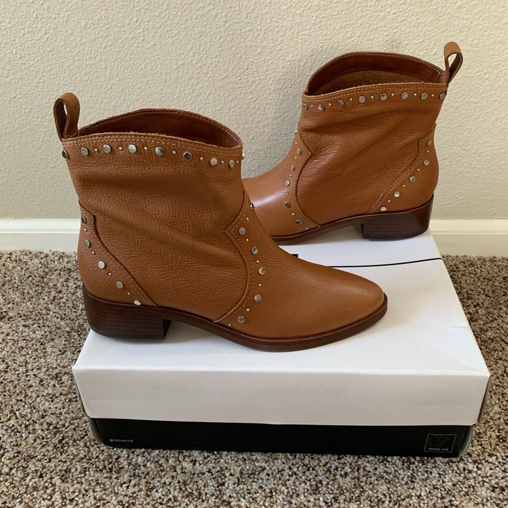 Dolce Vita women boots.